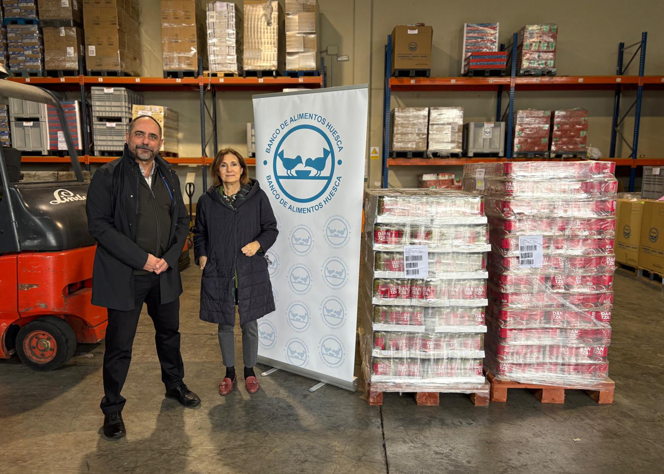 -	Durante la primera parte de la jornada, de pie: Juan Pueyo, delegado del Grupo AN en Aragón, Iñaki Fernández López-Zuazo, del MIK, Maite Muruzábal, directora de la Fundación Grupo AN, y Ane Eizmendi, del MIK