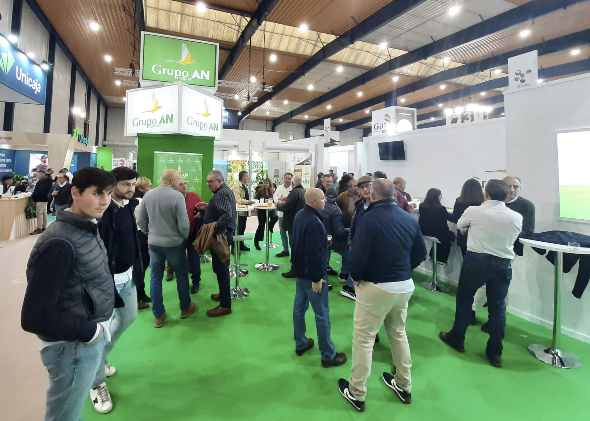 -	La dinámica de la jornada permitió a los participantes intercambiar experiencias y conocimientos