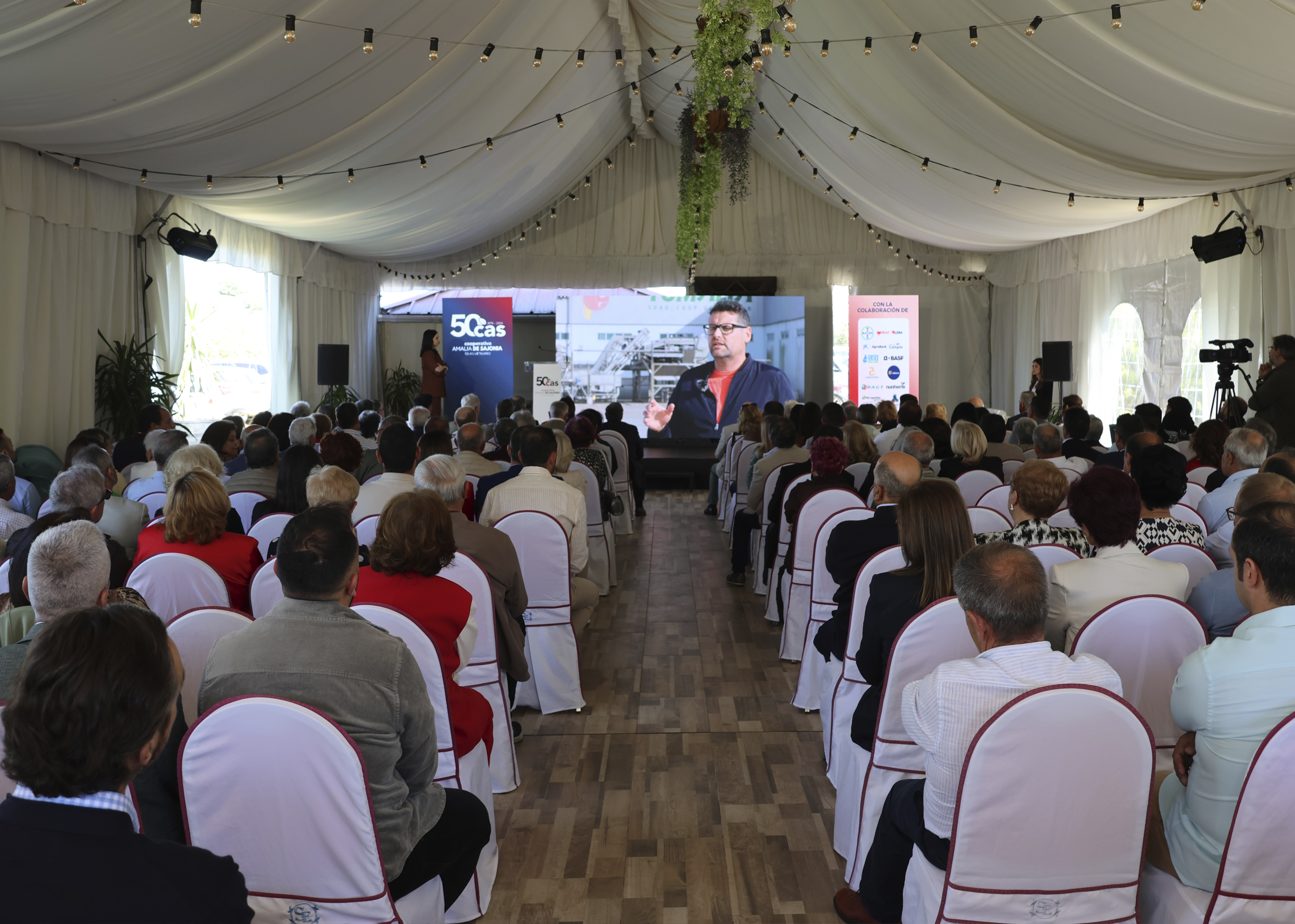 -	La dinámica de la jornada permitió a los participantes intercambiar experiencias y conocimientos