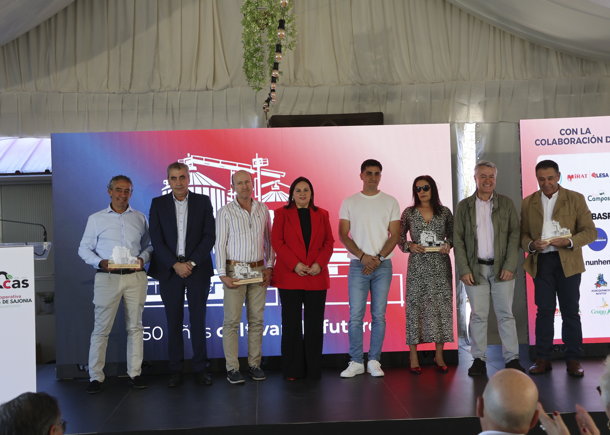 -	Durante la primera parte de la jornada, de pie: Juan Pueyo, delegado del Grupo AN en Aragón, Iñaki Fernández López-Zuazo, del MIK, Maite Muruzábal, directora de la Fundación Grupo AN, y Ane Eizmendi, del MIK